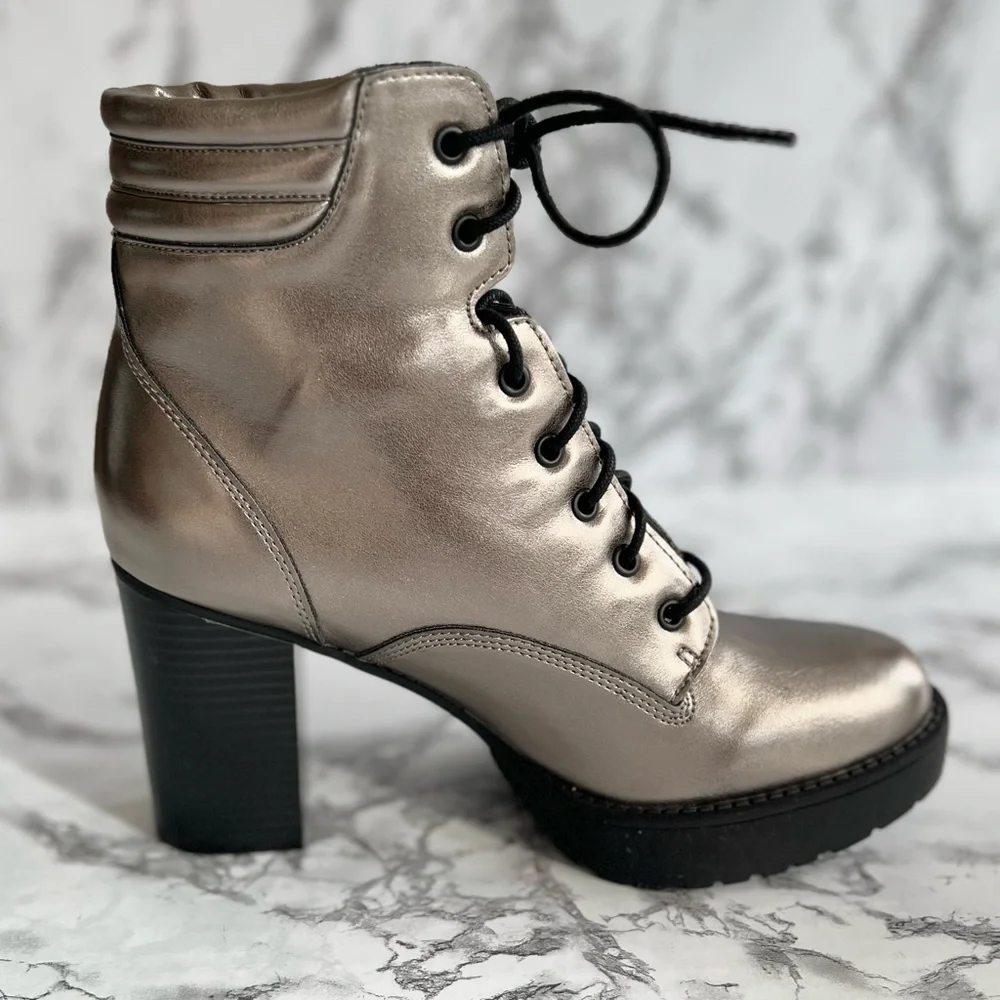 Madden Girl Joltz Pewter Paris Metallic Chelsea Combat Boot Almond Toe 9
